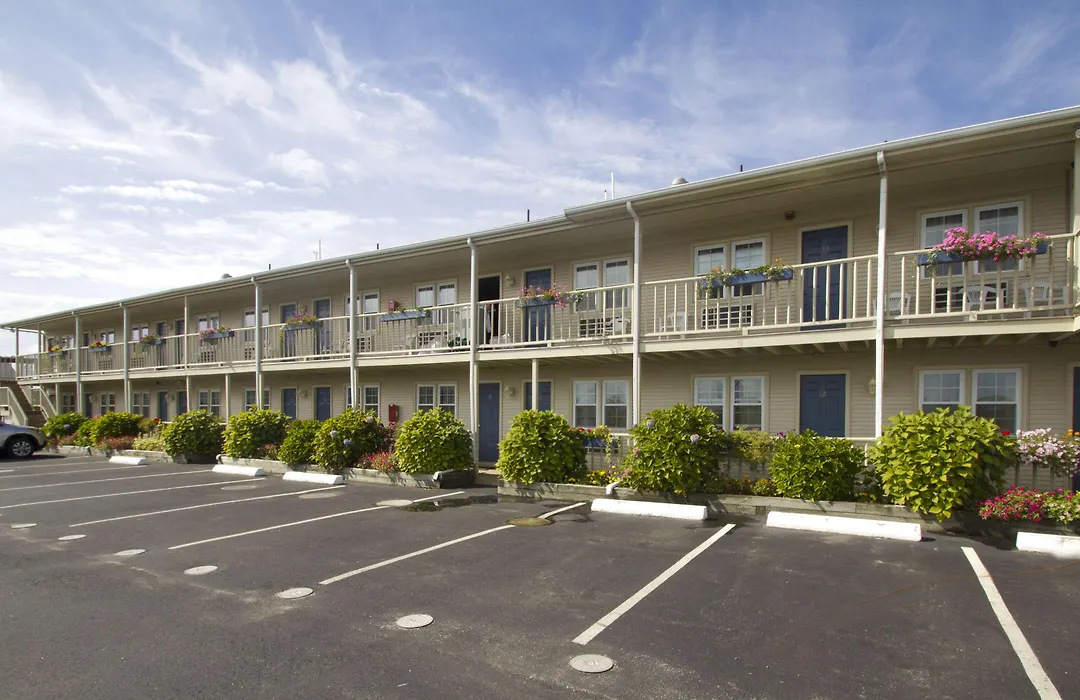 Pier 7 Condominiums-1