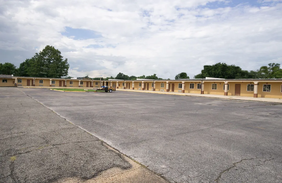 Woodridge Inn And Suites-1