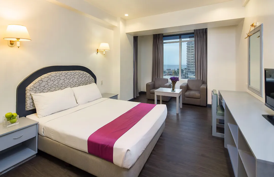 V Hotel-1