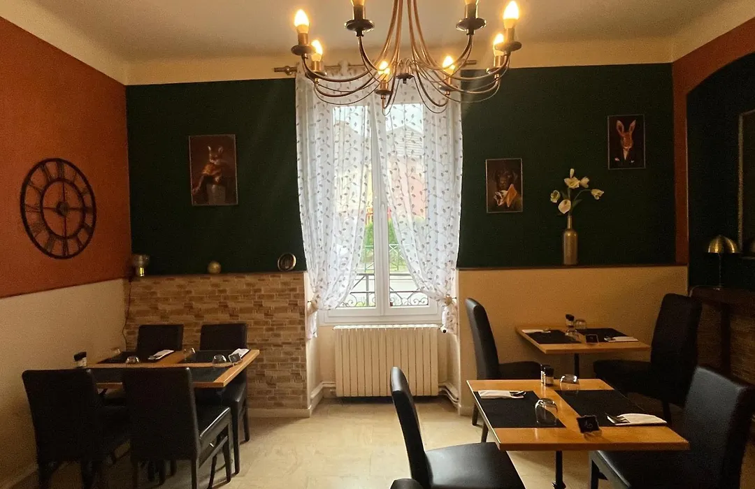 Logis Hotel Le Cygne-1