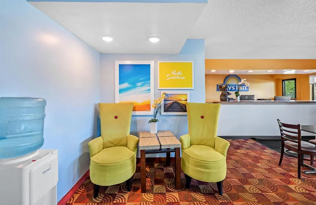 Days Inn By Wyndham Independence-1