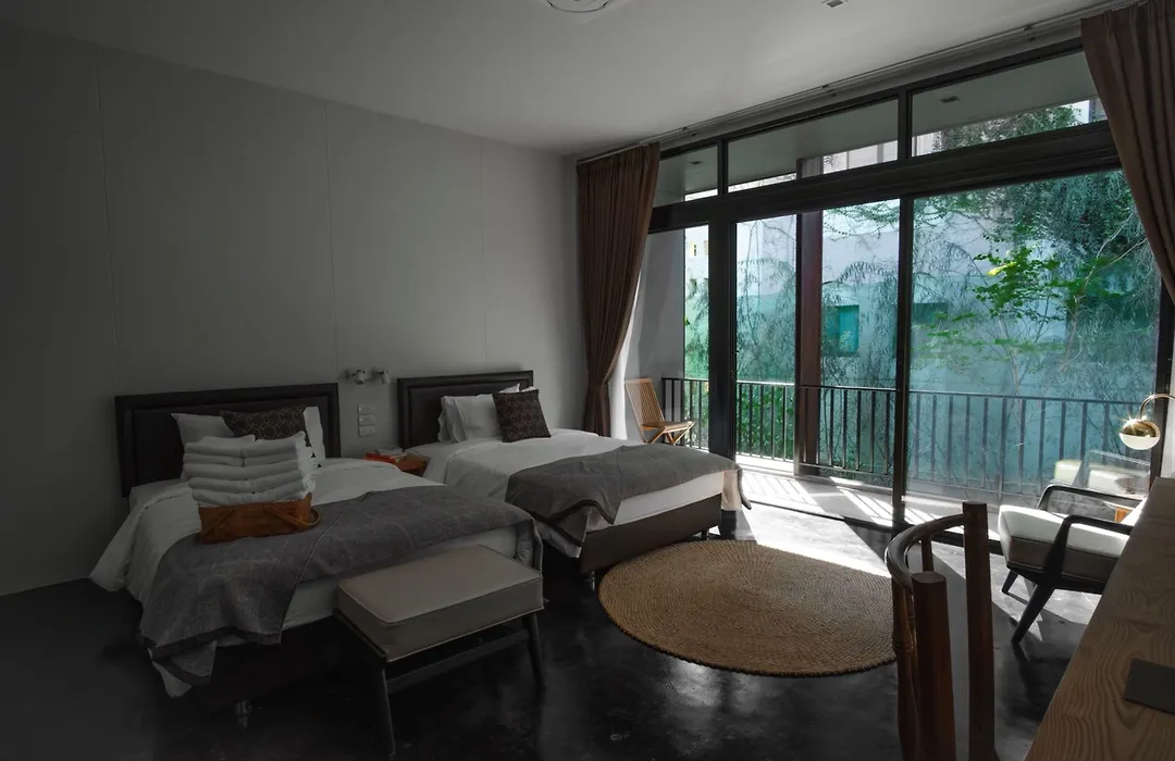 Cherlock Hotel-1