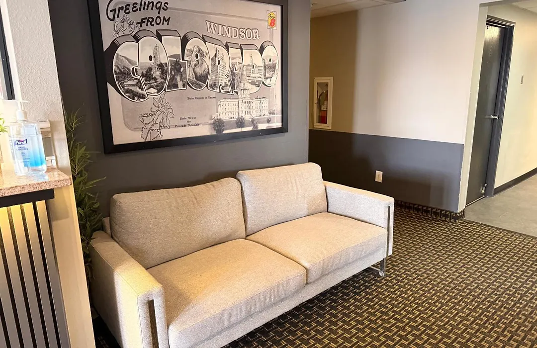 Super 8 By Wyndham Windsor-1