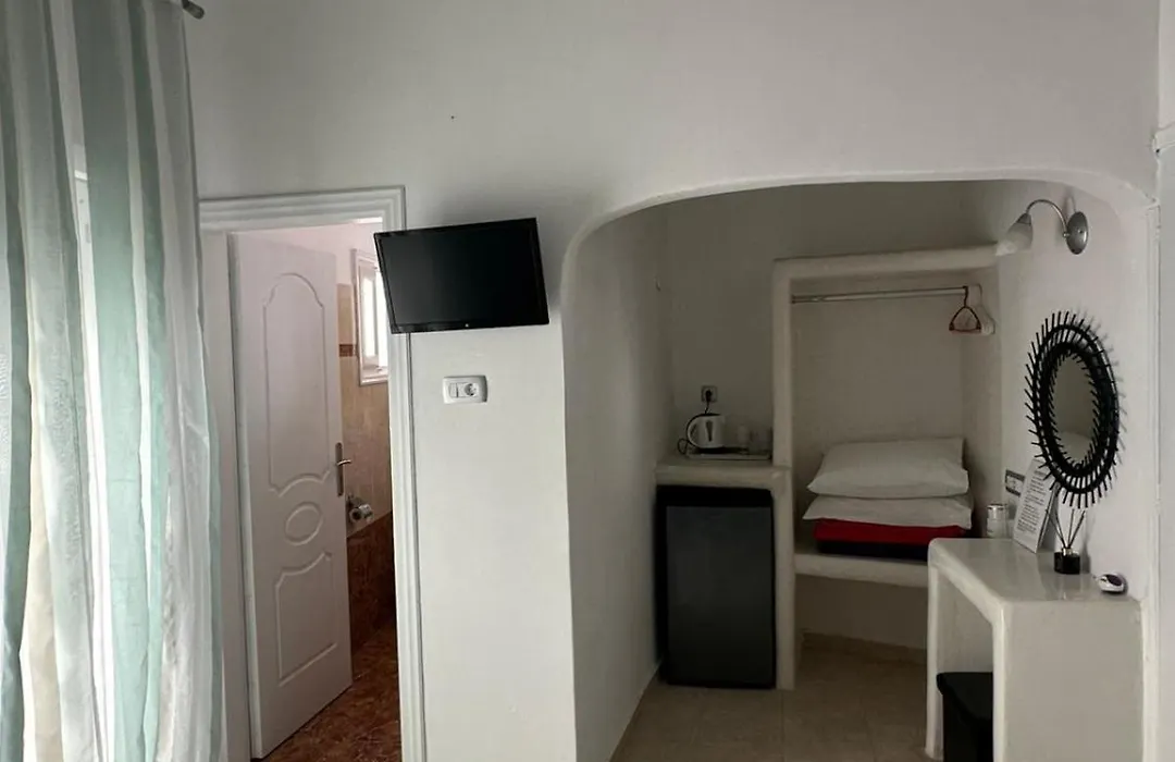 Hotel Thirasia-1