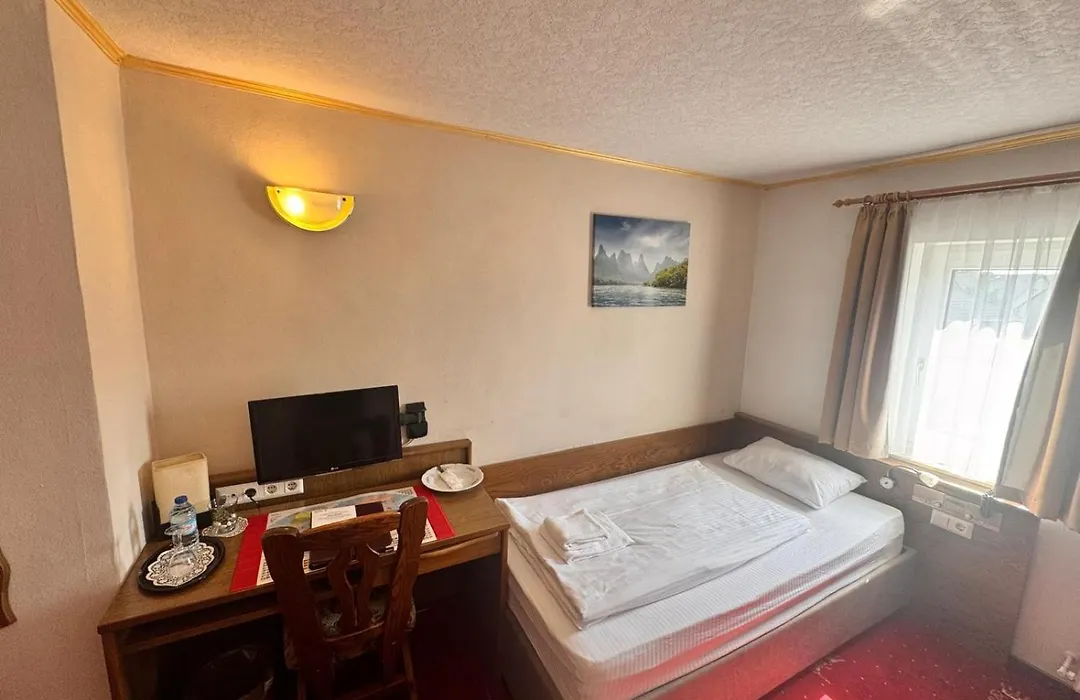 Hotel Kaiserquelle-1