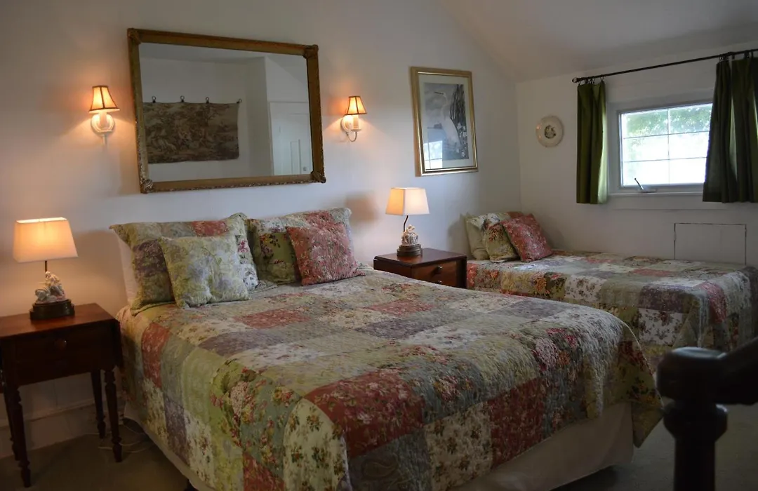 Black Walnut Point Inn-1