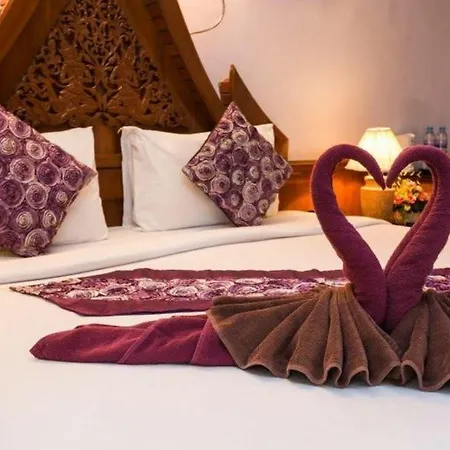 Patong Beach Bed And Breakfast-2