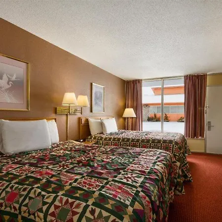 Days Inn By Wyndham White House-2