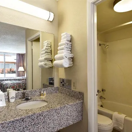 Days Inn By Wyndham White House-3