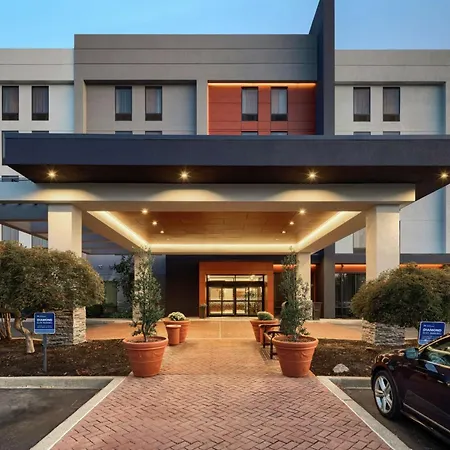 Hampton Inn Louisville Northeast-3