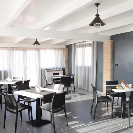 Fly Boutique Hotel-3