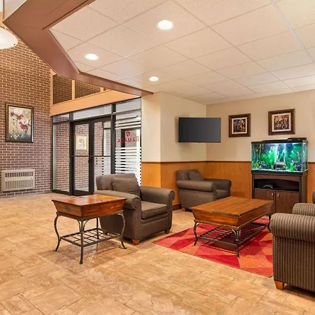 Ramada By Wyndham Fredericton-3