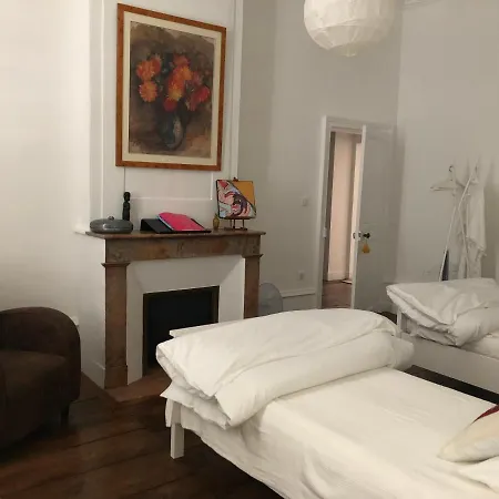 Beautifully Renovated Rooms On Place New York-2
