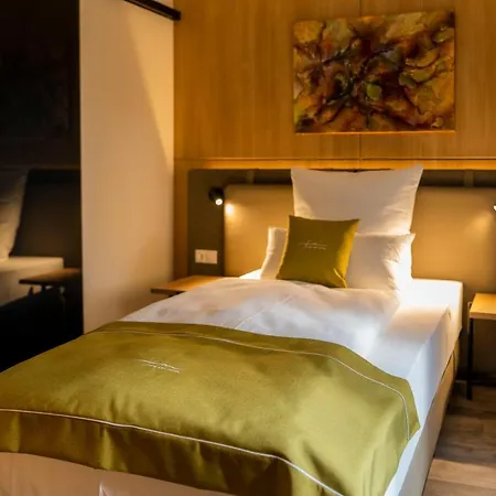 Hotel Fine Art Ug-2