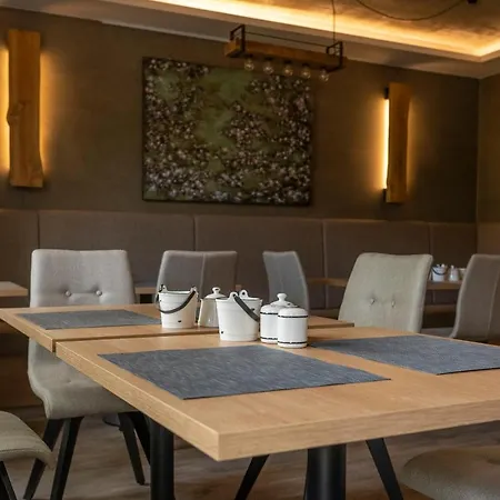 Hotel Fine Art Ug-3
