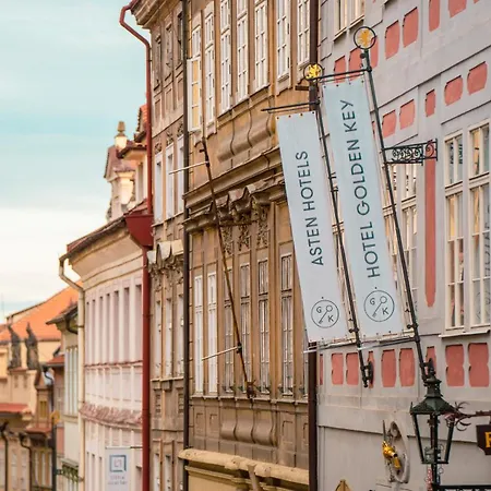 Hotel Golden Key Prague Castle-3