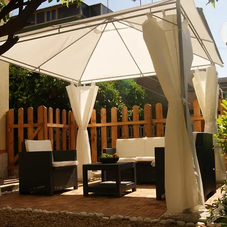 Vegan Inn Airport - Adults Only - Late Check In-2