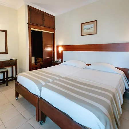 Hotel Avenida Praia-2