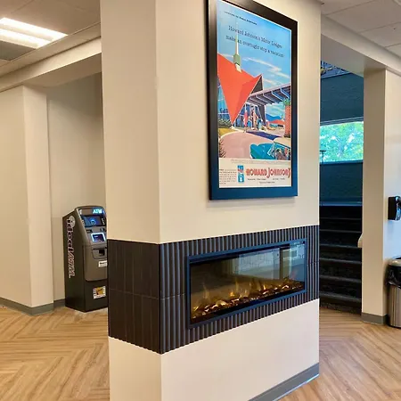 Howard Johnson By Wyndham Winnipeg West-3
