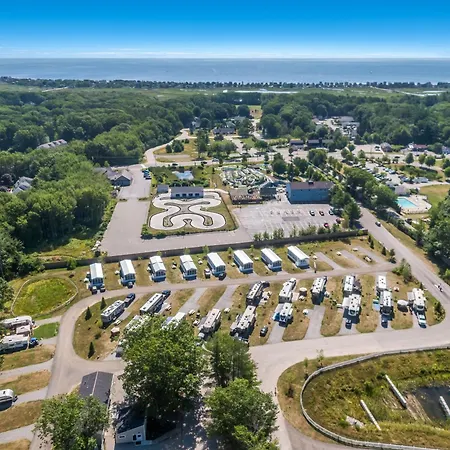 Moody Beach Camping Resort Wheelchair Accessible Cottage-2