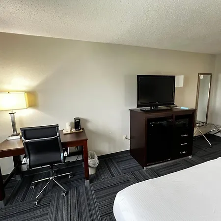 Baymont By Wyndham Marinette-3