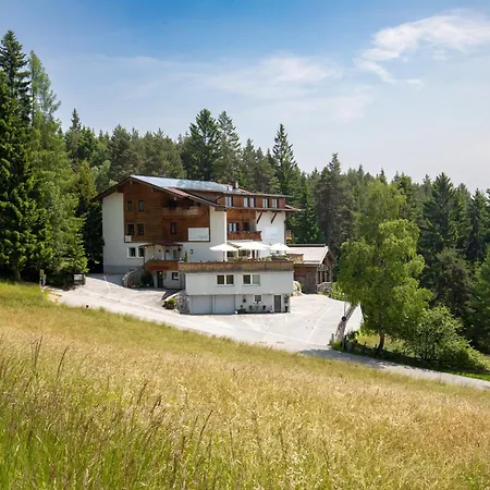 Hotel Pension Tyrol-3