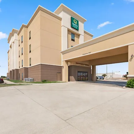 Quality Inn & Suites Pearsall-3