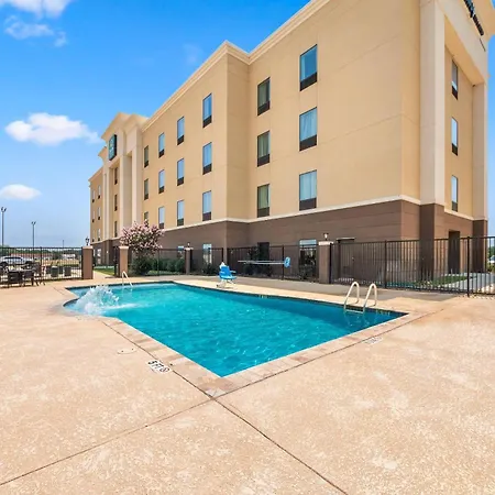 Quality Inn & Suites Pearsall-2