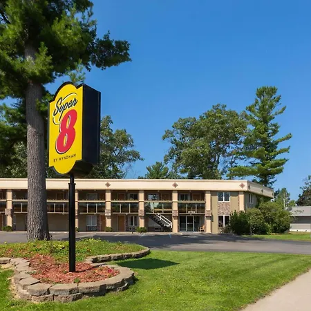 Super 8 By Wyndham Traverse City-2