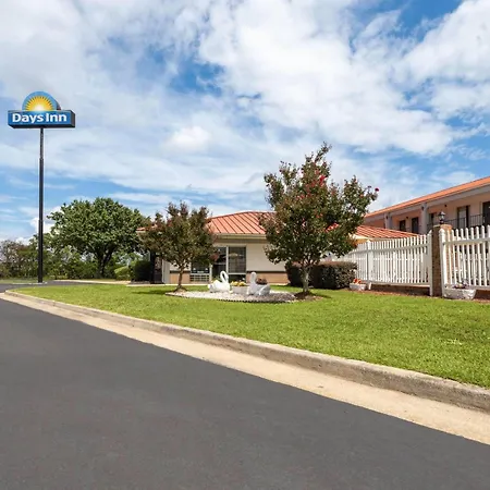 Days Inn By Wyndham Augusta Wheeler Road-2