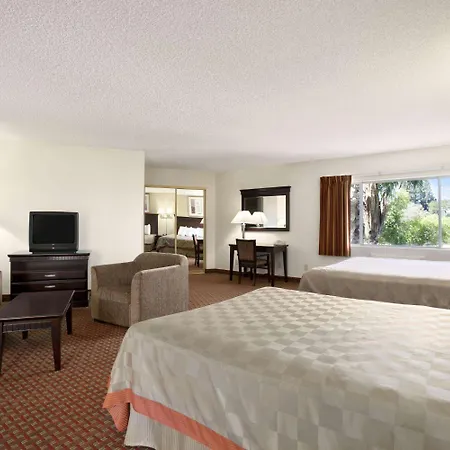 Days Inn & Suites By Wyndham Rancho Cordova-2