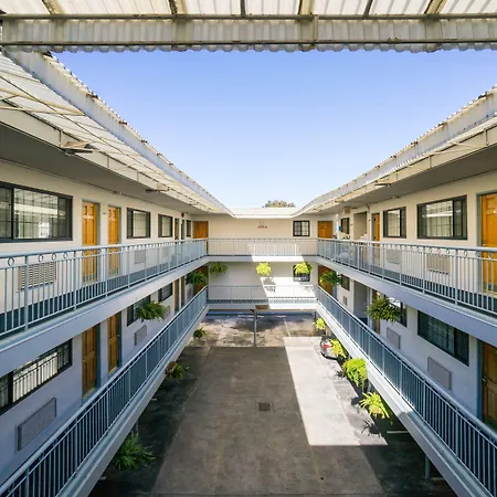 Nob Hill Motor Inn -Newly Updated Rooms!-3