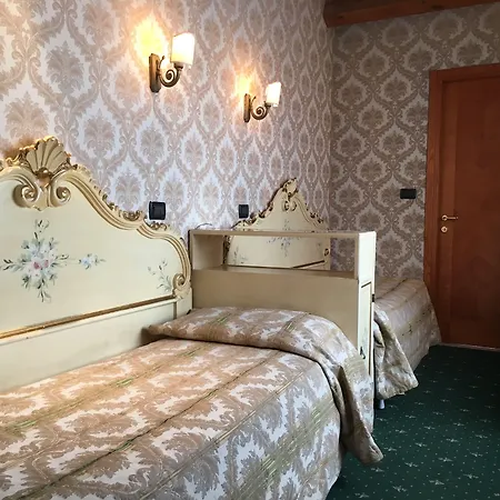Hotel Gorizia A La Valigia-3