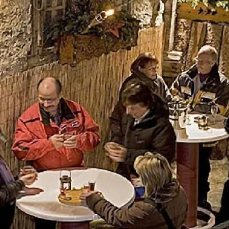 Petit Helvetia Budget Hotel-2