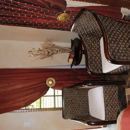 A Cherry Lane Self Catering And B&B-2