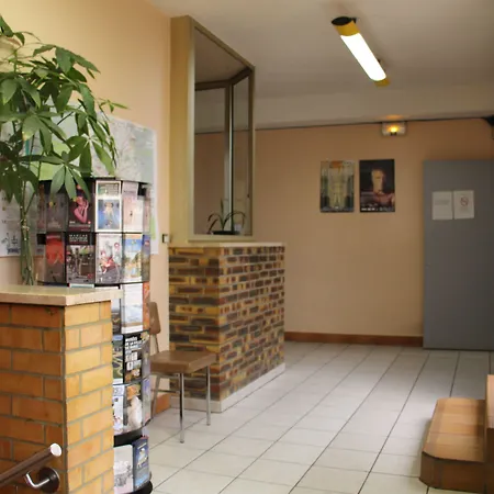 Hotel De La Comete-3