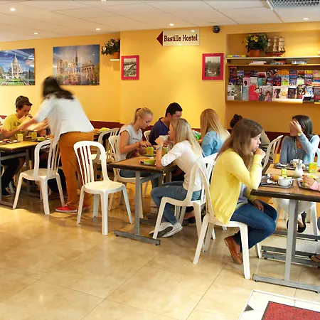 Bastille Hostel-3
