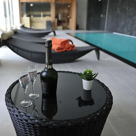 Huyze Fox - Boutique Stays-3