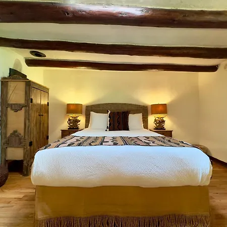 Old Taos Guesthouse B&B-2