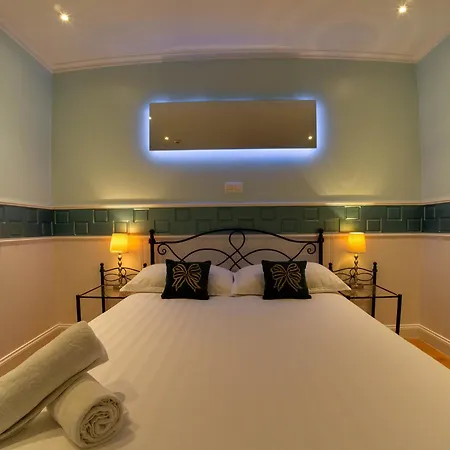 Hostel Lybeer Bruges-3