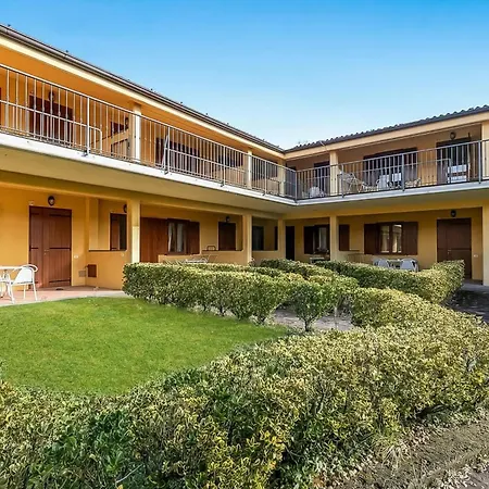 Residence La Perla With Shared Pool-2