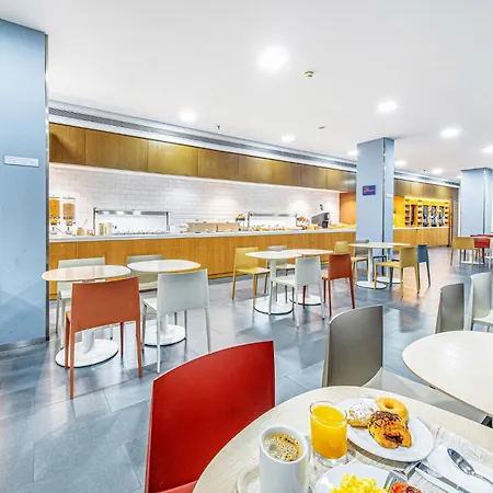 Holiday Inn Express Barcelona City 22@ By Ihg-3