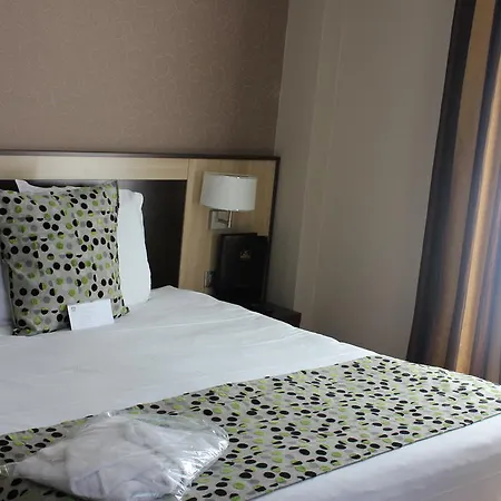 Best Western Plus Hotel Malherbe-3