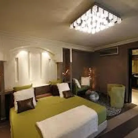Riad Carllian-3