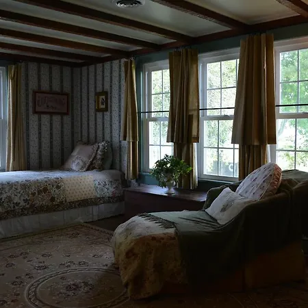Black Walnut Point Inn-3