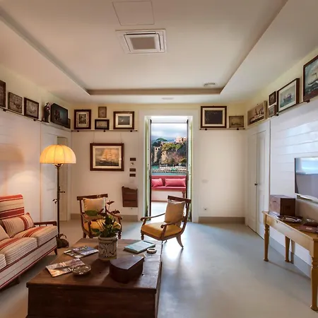 Yacht Club Capo Cervo Suites B&B-2