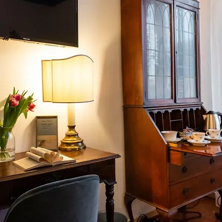 Biblio Rooms Guesthouse-2