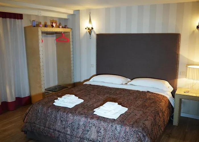 Dante'S Room By Apulia Accommodation Bari
