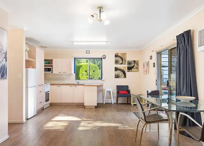 Relaxed Urangan Living At The Poolside Bungalow Hervey Bay