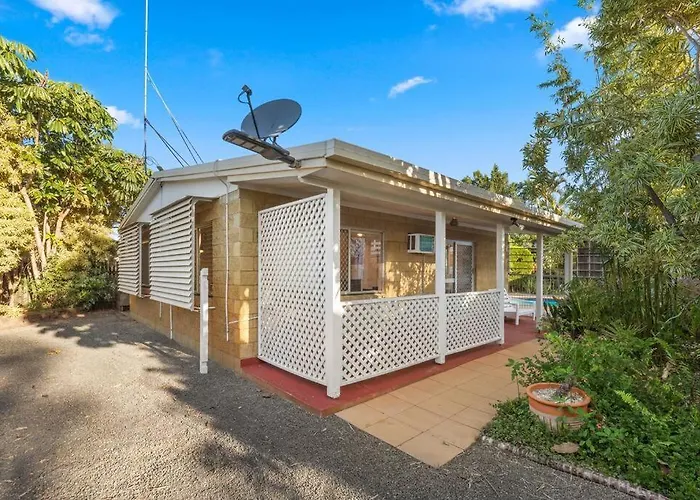 Relaxed Urangan Living At The Poolside Bungalow Hervey Bay